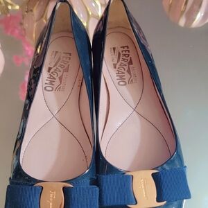 Salvatore Ferragamo Women's Navy Flats with Gold Accents Used Like New Worn Once